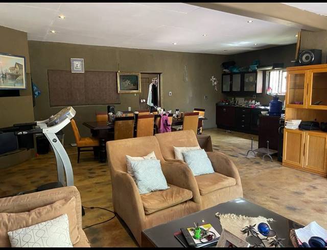 1 BEDROOM PROPERTY TO RENT IN ROODEPOORT